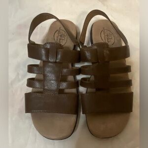 NWOT LifeStride Women's Edina Flat Sandal Brown Size 6.5